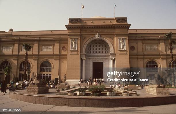 Blick auf das Ägyptische Museum in Kairo. Aufnahme vom April 1988. Das Ägyptische Museum birgt Kostbarkeiten aus mehr als 4500 Jahren, und es ist...