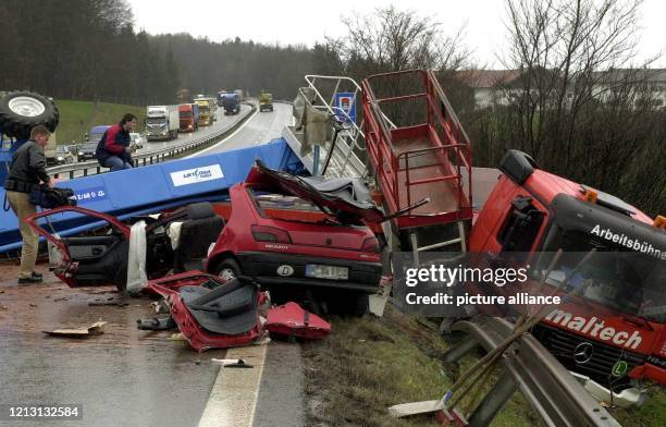 In diesem Kleinwagen starben am 30.3.2000 auf der Autobahn A 8 Salzburg-München zwischen Bad Reichenhall und Neunkirchen zwei Menschen. Ein auf der...