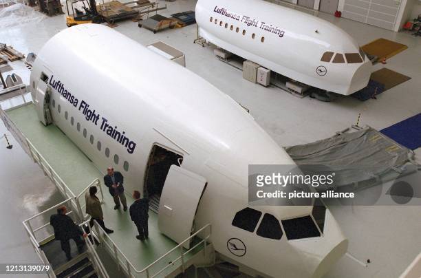 Blick auf das neue "Lufthansa Flight Training Center" , aufgenommen am 10.5.2000 auf dem Frankfurter Flughafen. Die deutsche Lufthansa hat am 10.5....