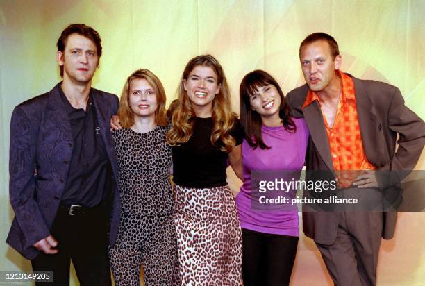 Die Crew der neuen SAT.1-Comedy-Serie "Anke" stellt sich am 30.8.1999 auf der Internationalen Funkausstellung in Berlin vor: Ingo Naujoks, Roswitha...