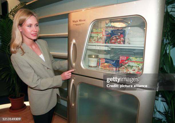 Magic Mirror heißt dieser Kühlschrank, der auf Knopfdruck den Blick in sein Inneres freigibt und am 21.2.1999 zur Domotechnika vorgestellt wird. Mit...