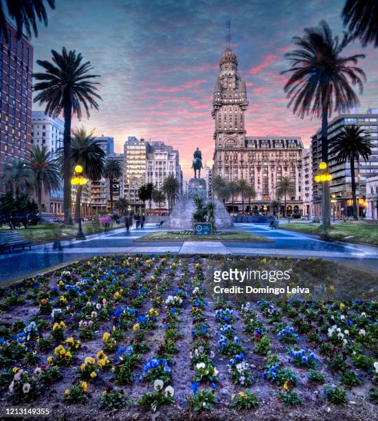 plaza independencia, in montevideo uruguay - uruguay stock pictures, royalty-free photos & images