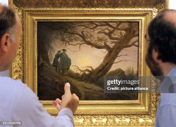 Mit einem Schätzpreis von 3,6 Millionen DM ist das Bild "Zwei Männer in Betrachtung des Mondes" von Caspar David Friedrich taxiert, das am 27.8.1999...