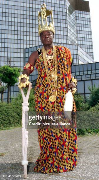 In vollem königlichen Ornat: König Togbui Cephas Bansah, Oberhaupt des Ewe-Volkes in Ghana . Auf den 50-Jährigen wartet eine neue Krone, die sonst...