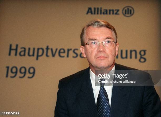 Der Vorstandschef der Allianz AG, Henning Schulte-Noelle, bekräftigt am 7.7.1999 auf der Hauptversammlung des Unternehmens in München die Absicht der...