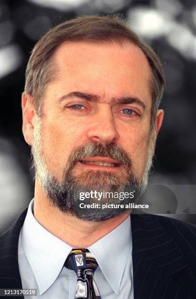 Der künftige Präsident des Instituts für Wirtschaftsforschung , Klaus Zimmermann,aufgenommen am 13.4.1999 in Bonn. Der Arbeitsmarktökomom soll am 1....