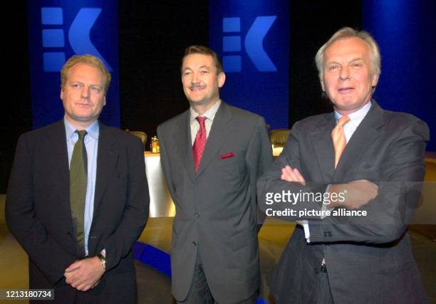 Die Geschäftsführer der KirchMedia GmbH, Dieter Hahn, Herbert Schroder und Jan Mojto stehen am 31.7.2000 vor Beginn der Pressekonferenz des...