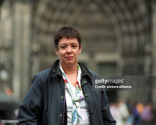 Barbara Schock-Werner am 29.9.1998 vor dem Kölner Dom. Mit der 51jährige Architektin und Kunsthistorikerin übernimmt erstmals in der 750jährigen...