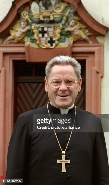 Johannes Dyba, Erzbischof des Bistums Fulda ist tot. Der 70-Jährige starb überraschend in der Nacht zum 23. Juli. Sein Neffe, der selbst Arzt ist,...