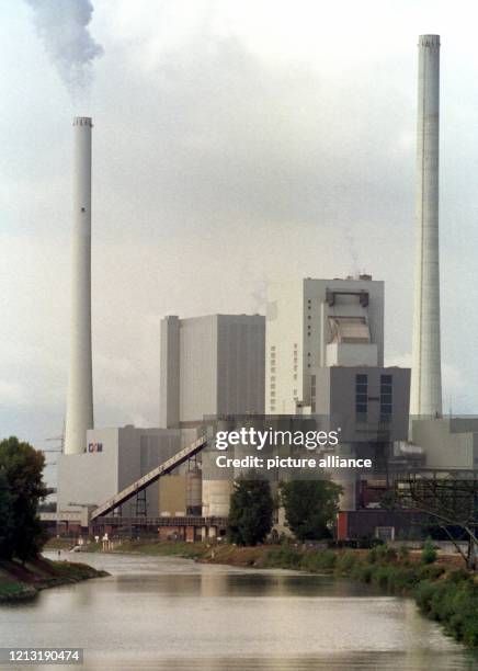 Das Großkraftwerk Mannheim , aufgenommen am 5.10.1999 vom Mannheimer Rhein-Ufer aus. Nach der Klage des GKM gegen den Wasserpfennig will das...