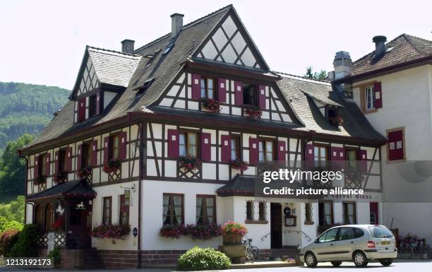 Das "Le Cheval Blanc" in Niedersteinbach im Nordelsass ist das Lieblingsrestaurant von Helmut Kohl . Die Speisekarte will er sich hier nicht geben...