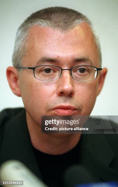Der stellvertretende Präsident der regierungsunabhängigen russischen Media-Most-Gruppe, Igor Malaschenko aus Moskau, gibt am 15.6.2000 eine...