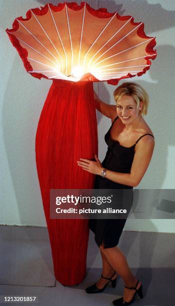 Morning Glory heißt diese Leuchte, die Gesche-Ann am 3.12.1998 in Köln zur Internationalen Möbelmesse vorstellt. Entworfen wurde die große Leuchte...