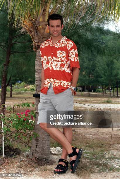 Holger Speckhahn, Moderator der SAT.1-Abenteuer-Show "Das Inselduell", am 3.6.2000 auf der malayischen Insel Simbang. Speckhahn ist die einzige...