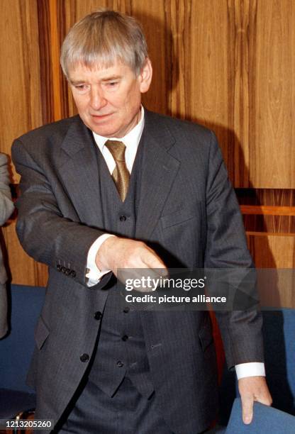 Bundesinnenminister Otto Schily erläutert am 13.1.1999 auf einer Pressekonferenz in Bonn den Gesetzentwurf zur Reform des Staatsbürgerschaftsrechts....