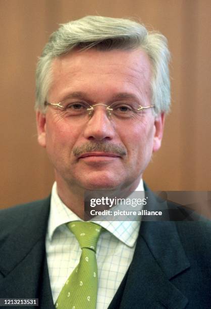 Der neue Regierungssprecher Otto Hauser am 26.5.1998 vor Beginn der CDU/CSU-Fraktionssitzung im Bonner Bundeshaus. Der 45jährige Landesgruppenchef...