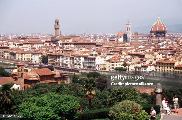 Florenz, das ist die Perle unter den Städten der Toskana. Der Blick schweift über die Dächer zum Wahrzeichen der Stadt, der gewaltigen Kuppel des...