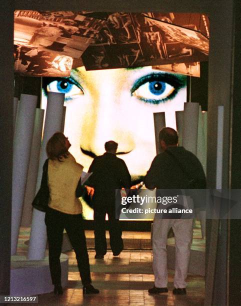 Am Ende des "Visionentunnels"der Ausstellung "Prometheus - Menschen, Bilder, Visionen", die am 6.9.1998 im Weltkulturdenkmal Alte Völklinger Hütte im...