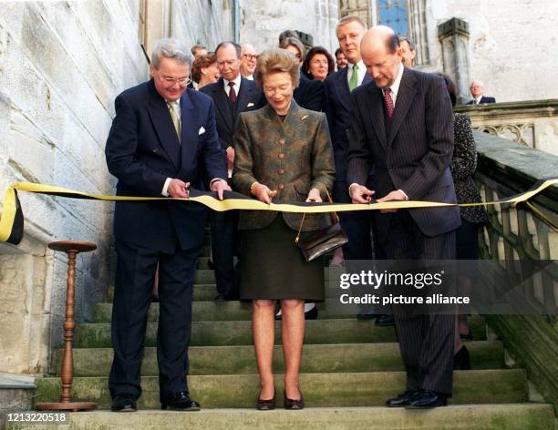 Großherzogin Josephine-Charlotte von Luxemburg, der bulgarische Exilkönig Simeon II. Und der "Hausherr", Prinz Andreas von Sachsen-Coburg und Gotha,...