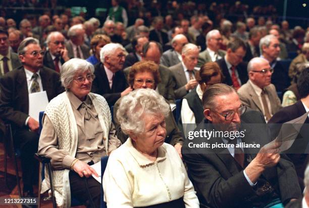 Blick in den Saal während der Hauptversammlung des Preussag-Konzerns am 26.3.1998 in Hannover. Rund 900 Aktionäre ließen sich von der...