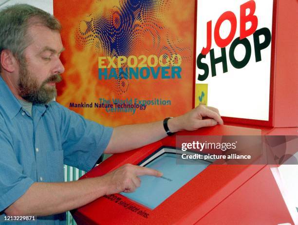 Job-Shop heißt das elektronische Informationssystem für Arbeitsuchende, das bei der Weltausstellungs-Organisationsgesellschaft EXPO 2000 am 22.7.1998...