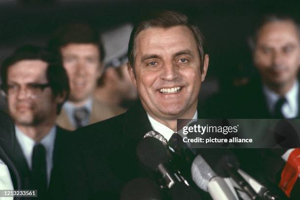 Der amerikanische Politiker und Jurist Walter F. Mondale am 24. Januar 1977 während seines Antrittsbesuchs als Vizepräsident in Bonn. Seine...