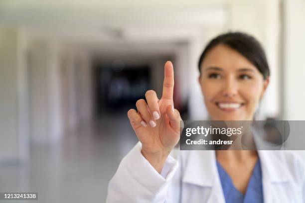 Doctor Point Woman Female Doctor Pointing Photos and Premium High Res Pictures - Getty Images