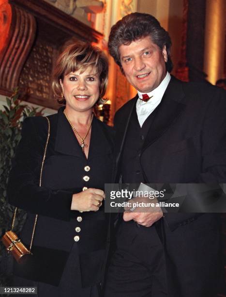 Mit neuer Frisur zeigt sich Marianne mit ihrem Ehemann Michael am 5.2.1998 während der Verleihung des Deutschen Videopreises in München. Die...