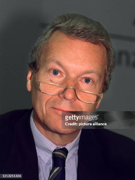 Finanzvorstand des Allianz-Konzerns, aufgenommen am 28.5.1997 während der Bilanzpressekonferenz des Unternehmens in München.