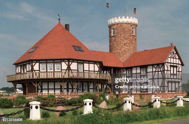 Bei dem Anwesen, das die Aufmerksamkeit in Barnstorf im Kreis Diepholz erregt, handelt es sich nicht etwa um ein historisches Bauwerk, sondern um das...