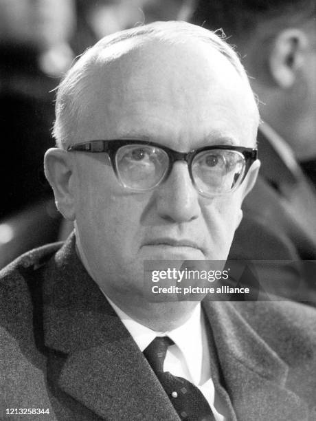 Der deutsche Jurist und Politiker Walter Hallstein am 10. April 1965 in München. Nach Professuren in Rostock und Frankfurt am Main fungierte...