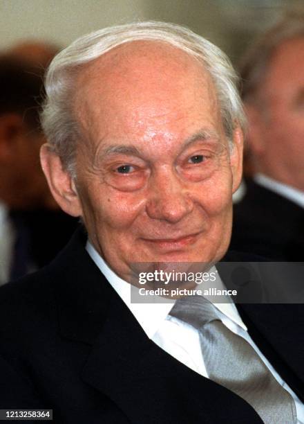 43 Manfred Eigen Stock Photos, HighRes Pictures, and Images Getty Images