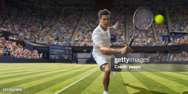 männlicher tennisspieler über schlagen rückhand volley im stadion - skilled stadium stock-fotos und bilder