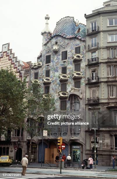 Blick auf die von dem spanischen Architekten Antoni Gaudi erbaute Casa Batllo in Barcelona. .