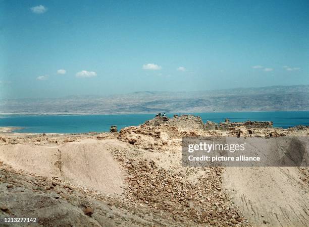 Blick auf einen Teil der kleinen Siedlung "Khirbet Qumran" über dem Toten Meer, wo die Schriftrollen vom Toten Meer , biblische Schriftdokumente aus...