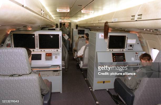 Blick in ein Flugzeug vom Typ Tupolew-154-M , das am 13.9.1997 vor der westafrikanischen Küste in den Atlantik gestürzt ist. Dabei sollen insgesamt...