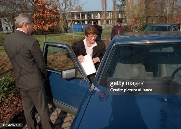 Bundestagspräsidentin Rita Süssmuth steigt am 13.3.1991 in Bonn in ihren Dienstwagen . Jetzt steht die Politikerin erneut wegen Vorwürfen in der...