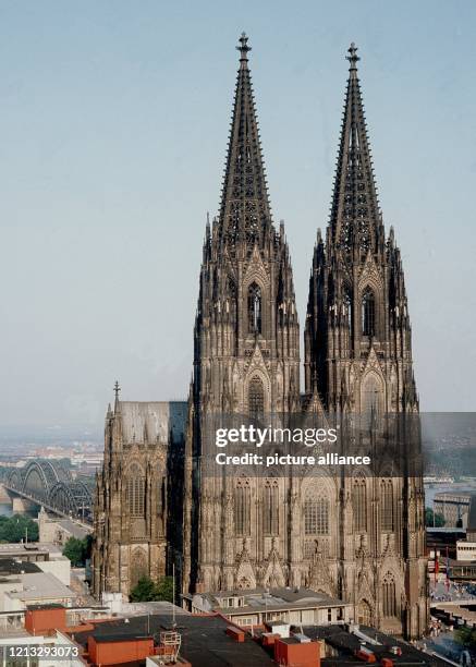 Der Kölner Dom wurde gemeinsam mit den Bauhaus-Stätten in Weimar und Dessau sowie den Luther-Gedenkstätten in Sachsen-Anhalt am 4. Dezember in die...