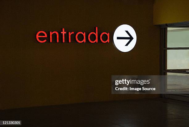 sinal de entrada em português - aeroporto lisboa imagens e fotografias de stock