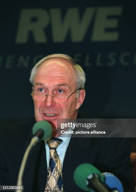 Vorstandsvorsitzender des Energiekonzerns Rheinisch-Westfälische Elektrizitätswerke AG , während seines Berichts auf der Bilanzkonferenz am in Essen....