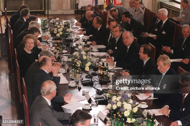 Die deutsche Delegation unter Vorsitz von Bundeskanzler Helmut Kohl und die britische Abordnung unter Führung der britischen Premierministerin...