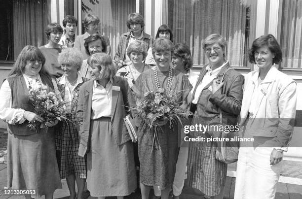 Karin Hempel-Soos , Katrin Fuchs , Inge Wettig-Danielmeier , Anke Martiny , Eleonore Güllenstern , Sabine Zech (OB von Hamm. 2. Reige v.l.:...