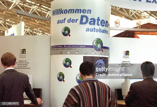 Daten-Autobahnen und die entsprechende Kommunikationstechnik finden am 13.3.1997 auf der weltgrößten Computer- und Kommunikationsmesse CeBIT in...