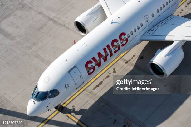 lignes aériennes suisses internationales - aéroport de zürich photos et images de collection