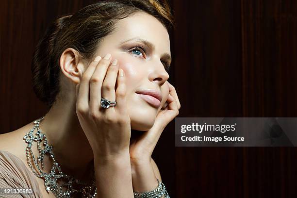 Jovem Mulher Com Anel Retrato, Foto de stock