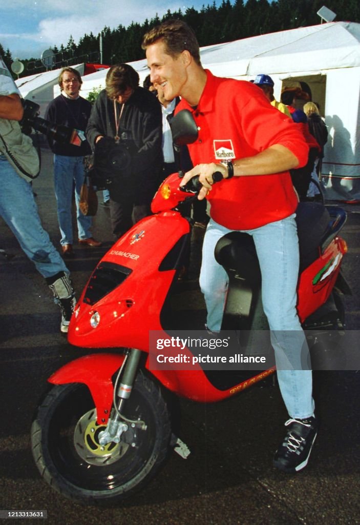 Schumacher fährt Roller in Spa