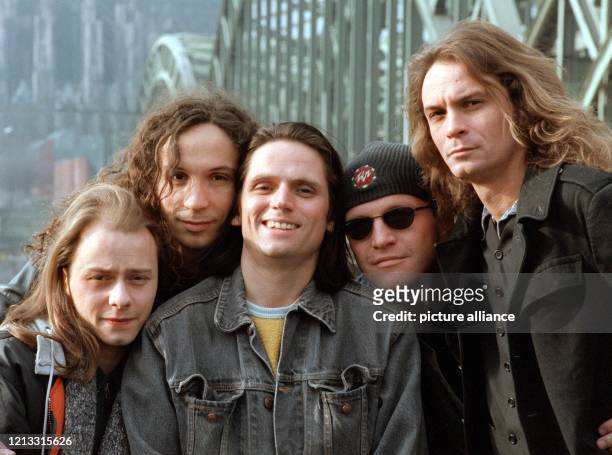 Die Mitglieder der Rockgruppe "Brings" Kai Engel , Stephan Brings , Harry Alfter , Christian Blüm und Peter Brings am 30.1.1997 in Köln. Die Musiker...
