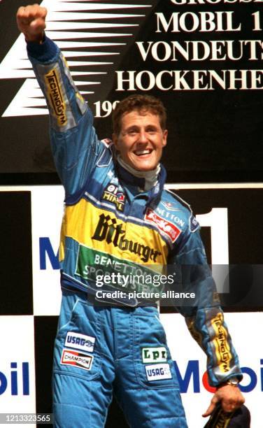 Michael Schumacher jubelt auf dem Podium. Als erster deutscher Formel-1-Pilot hat Weltmeister Michael Schumacher einen Grand Prix auf deutschem Boden...