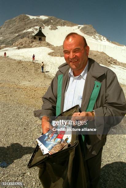 Hoch hinaus kommt Jakob Oberbauer, Postbote auf Deutschlands höchstem Berg: Von der 2.950 Meter hohen Zugspitze holt er jeden Tag die vielen...