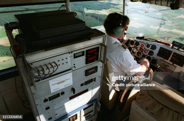 Hochwertige Meßgeräte, die im Zeppelin des Radiosenders FFH installiert sind, messen die Ozon- und Staubteilchen-Konzentration der Luft. Durch die...